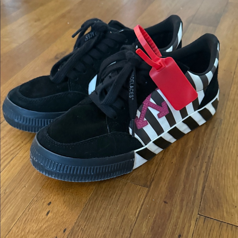 Off-White Black and White Striped Sneakers with Red Tag